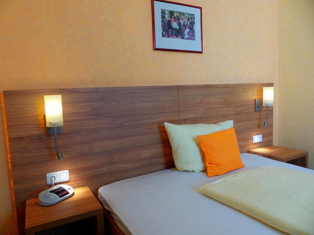 Hotel Zur Lindenau Rüdesheim am Rhein Habitación foto